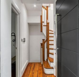 Southfields Apartment | Unique Stylish Duplex 2BR 2BA Balcony