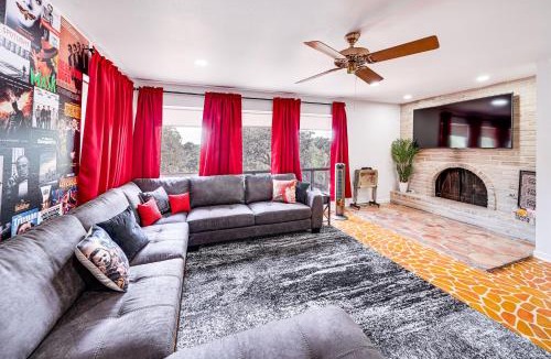 North San Antonio - SAT House | Unique & Stylish San Antonio Home w/Deck!