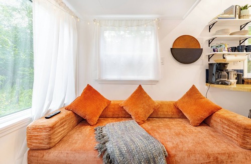 High Springs House | Unique Tiny Home ~ 4min to Springs w/Grill & Firepit