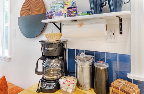 High Springs House | Unique Tiny Home ~ 4min to Springs w/Grill & Firepit