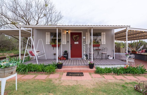 Sweetwater Cottage | Unique Tiny House with Queen Bed, Hot Tub & WIFI in country setting.