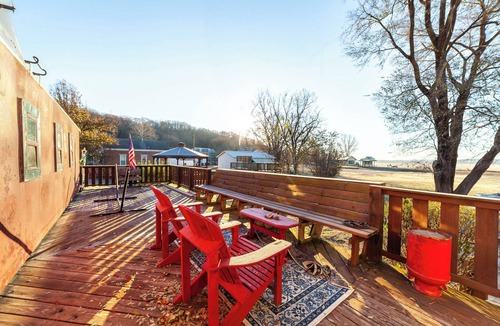 Hartsburg Cottage | Unique traincar stay at the Katy Caboose!