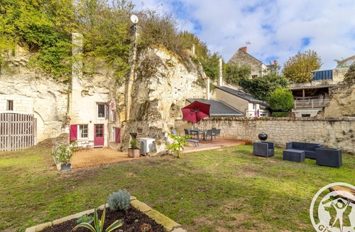 Les Ulmes Cottage | Unique Troglodyte Cottage near Saumur - Jacuzzi, Garden, Games Room