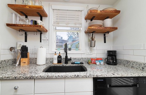 Charlotte Center City House | Unique & Vivid Uptown Oasis | ☀Balcony | ♛King Bed
