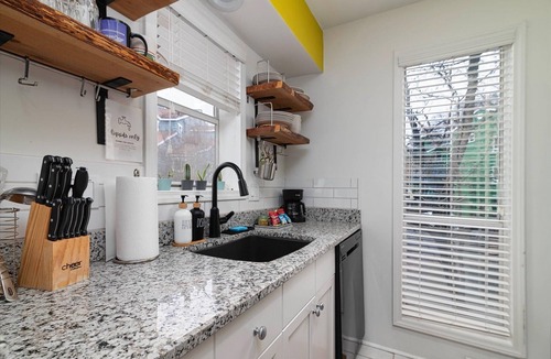 Charlotte Center City House | Unique & Vivid Uptown Oasis | ☀Balcony | ♛King Bed