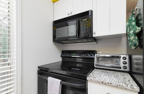 Charlotte Center City House | Unique & Vivid Uptown Oasis | ☀Balcony | ♛King Bed