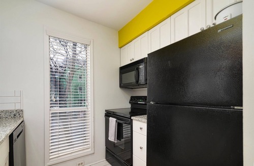 Charlotte Center City House | Unique & Vivid Uptown Oasis | ☀Balcony | ♛King Bed