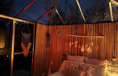 Gras Bed & Breakfast | Unique 'Wapa Lodge' Accommodation with Shared Garden