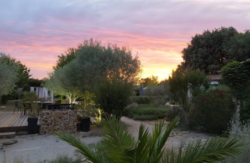 Gras Bed & Breakfast | Unique 'Wapa Lodge' Accommodation with Shared Garden