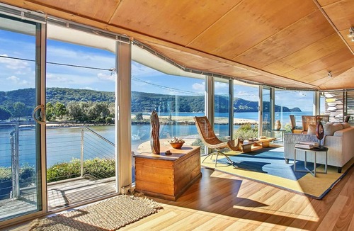 Patonga Cabin | Unique Waterfront Retreat