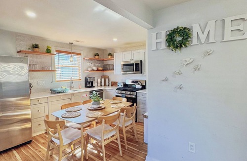 Wildwood House | Unique Wildwood 3 BR 1,5 BA House in the Heart of town