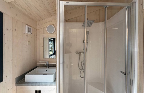 Saint-Astier Cabin | Unique Wood Cabin with Jacuzzi