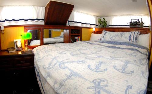 Damariscotta Boat Rental | Unique Yacht Rental in a Peaceful Setting on Damariscotta River, Maine