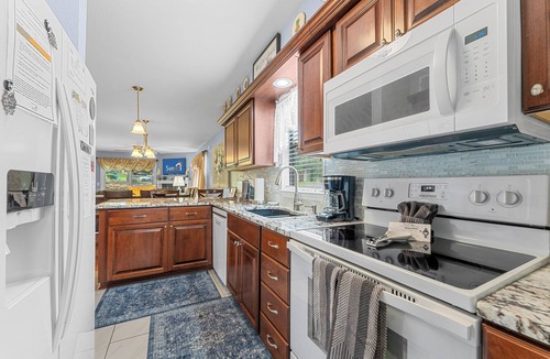Table Rock Condo | Uniquely charming Pet Friendly 2 Bed condo near the strip at Pointe Royale!