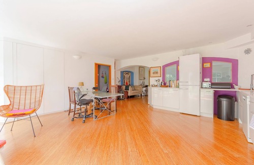 East Walworth Apartment | Uniquely Designed 2BD Flat near Tower Bridge