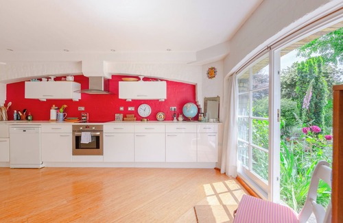 East Walworth Apartment | Uniquely Designed 2BD Flat near Tower Bridge