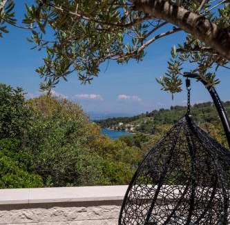 Rogac Villa | Uniquely designed Villa Ivana with outdoor Jacuzzi nearby the pebble Banje beach at the Island of Solta