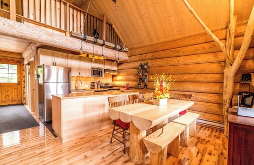 Mauricie Ski Chalet | Uniquely landscaped log cabin with spa!