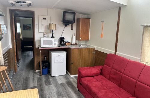 Orange Prairie Apartment | Uniquely Quaint Santa Fe Train Caboose 4