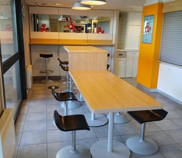 Haulchin Hotel | Unisotel Valenciennes EX-hôtel F1