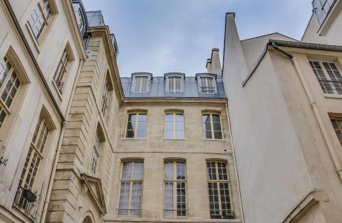 Quartier Sainte-Avoye Apartment | Unit 007 Marais Pompidou (michel le comte)