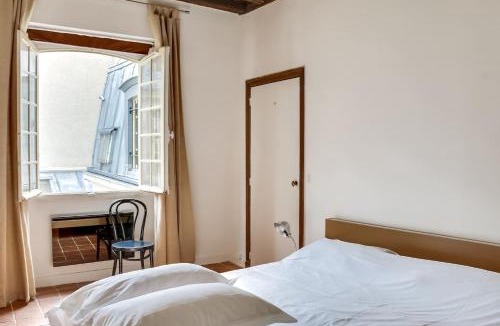 Quartier Sainte-Avoye Apartment | Unit 007 Marais Pompidou (michel le comte)