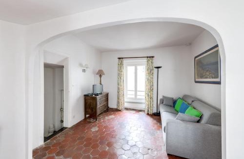 Notre Dame Apartment | Unit 015 Notre Dame (Ursins n°2)