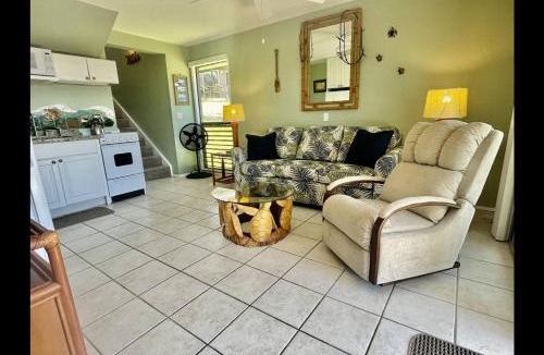 Punaluu House | Unit 05 Well Maintained Studio