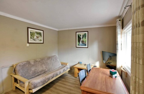 Wasaga Beach Cabin | Unit 1 2BR Beach Suite Walk to Beach (5 Min) BBQ Parking