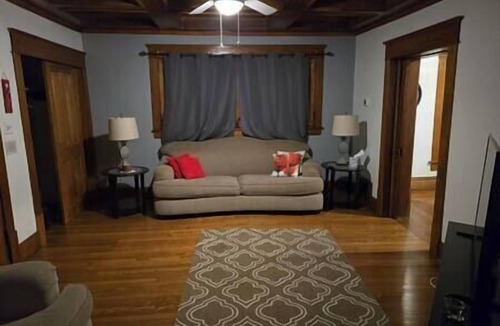 Highland Square House | Unit 1 at Oilgate at Oakdale