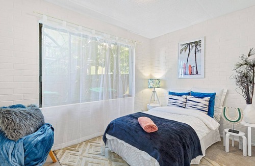 Long Beach Apartment | Unit 1: Coastal Gem in prime location