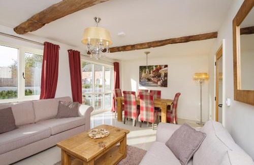 Forsbrook House | Unit 1 Dove Farm Barns