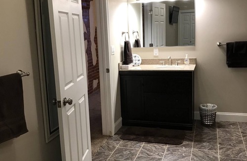 Iola Apartment | Unit 1 Henderson suite