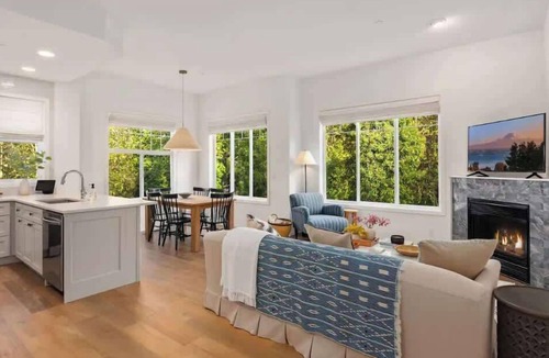 Bellevue House | Unit 1 One Central · Spacious Newly Remodeled Executive Home - Unit 1