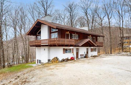 Killington House | Unit 1 - Retro Ski Chalet