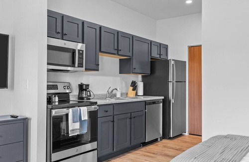Neenah Apartment | Unit 11 Fox Flats Studios @ Neenah, WI
