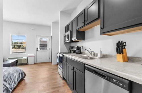 Neenah Apartment | Unit 11 Fox Flats Studios @ Neenah, WI
