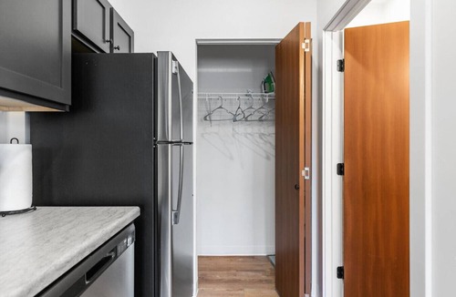 Neenah Apartment | Unit 11 Fox Flats Studios @ Neenah, WI