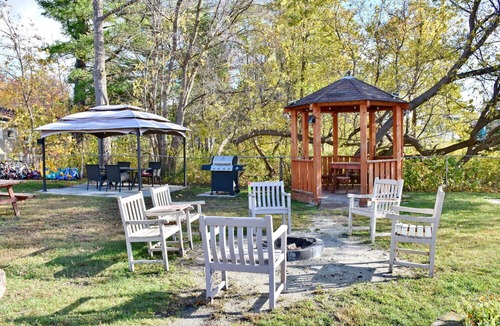 Wasaga Beach Cabin | Unit 12 | Fun Beach Stay | BBQ, Fire Pit