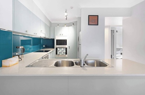 Torquay Apartment | Unit 13 Charlton on the Esplanade