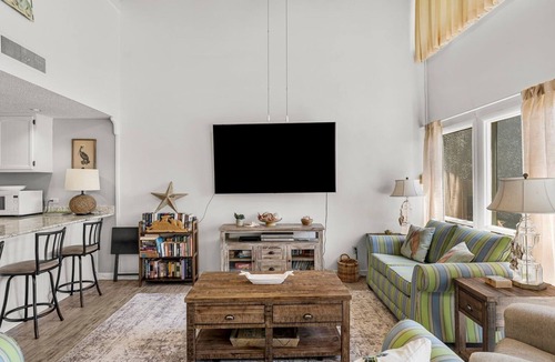 Kiska Beach Condo | Unit 15, Pet Friendly 3 Bedroom Beach Condo