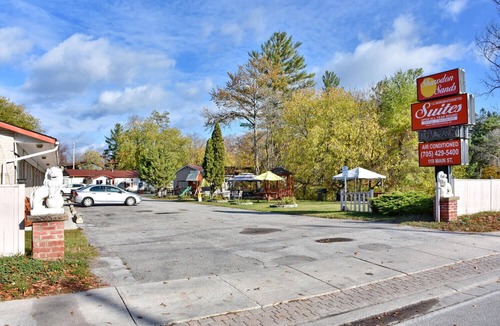 Wasaga Beach Cabin | UNIT 2 2BR Beach Suite 5-Min Walk to Beach Kitchen BBQ Parking