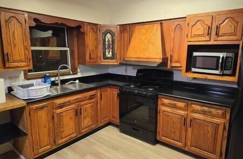 Highland Square House | Unit 2 at Oilgate at Oakdale