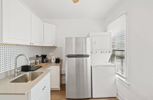 Park View Condo | Unit #2 Close to Howard University