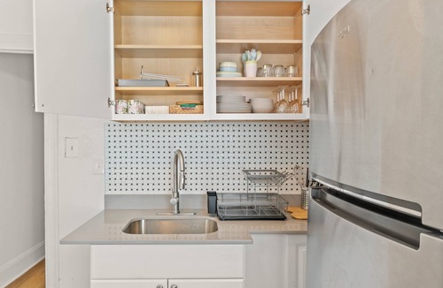 Park View Condo | Unit #2 Close to Howard University