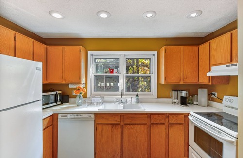 West Seventh House | Unit 2 Historic Irvine Park House near West 7th Bars, Restaurants, Xcel, River