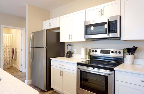 Chelsea Apartment | Unit 21 Spacious 2BR Apartment Long-term Stay