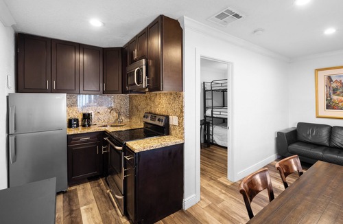 East Fort Lauderdale Villa | UNIT 3 LAUDERDALE BY THE SEA nUpdated Two Bedrm/1st floorn200+- steps to beach