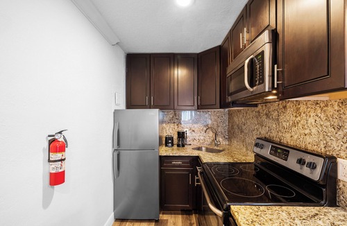 East Fort Lauderdale Villa | UNIT 3 LAUDERDALE BY THE SEA nUpdated Two Bedrm/1st floorn200+- steps to beach