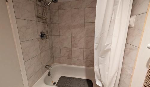 Pinehouse Ski Chalet | Unit 33 - 4 bedrooms - Sleeps 10